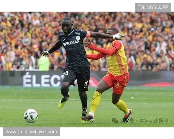 朗斯2-0客胜梅斯,紧追榜首保持欧冠资格悬念 朗斯2-0客胜梅斯,紧追榜首保持欧冠资格悬念