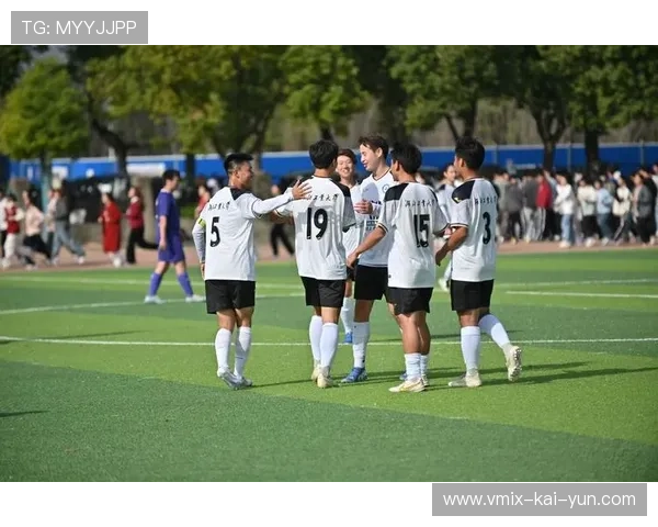 校园足球联赛决赛举办，青少年运动员技术提升